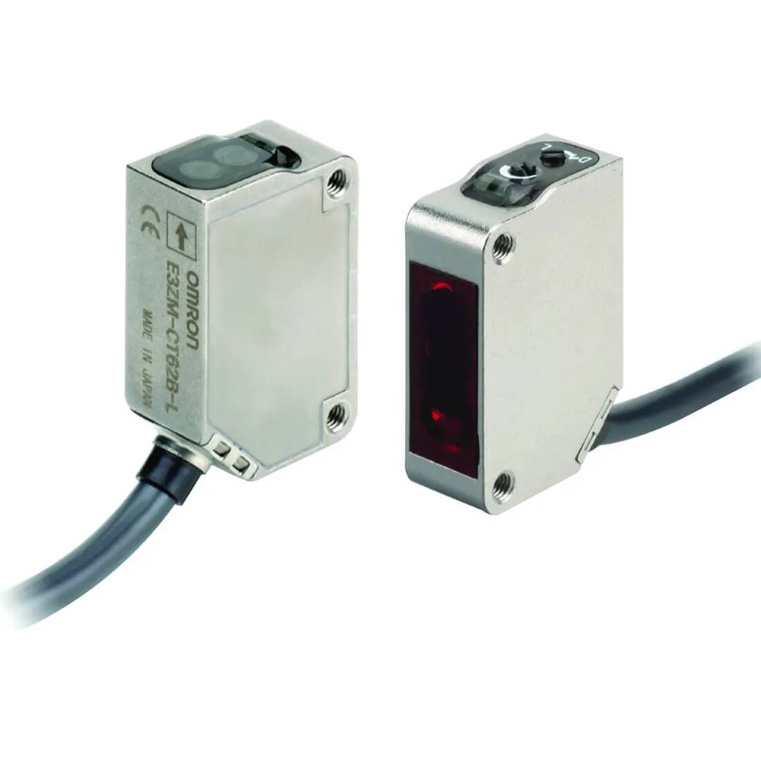 Czujnik E3ZM-CT82B-M1TJ 0.3M